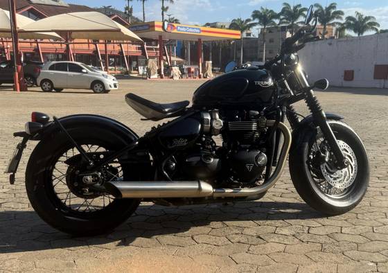 TRIUMPH BONNEVILLE BOBBER 1200 
